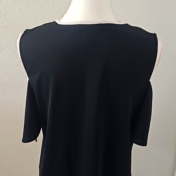 Calvin Klein Womens off the shoulder top. In black, size medium. - Picture 3 of 10